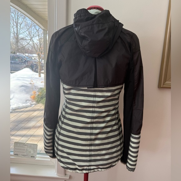 LULULEMON STRIPED RUNNING JACKET - Picture 5 of 12